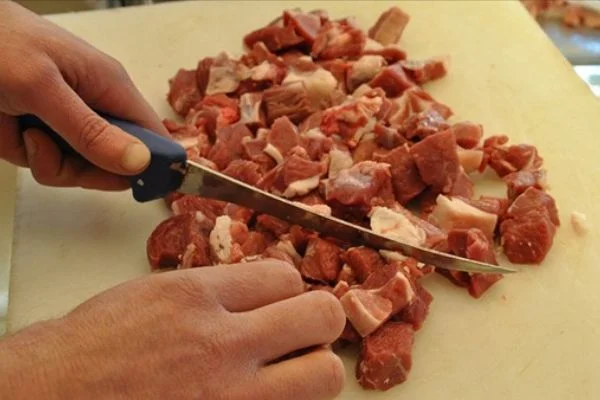 'Kurban etleri poşetlerle buzdolabına konulmamalı'