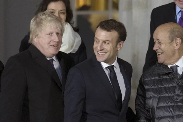 Macron, İngiltere Başbakanı Johnson ile görüştü