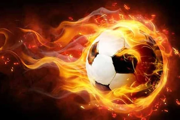 Maçta futbolcunun ayağı kırıldı