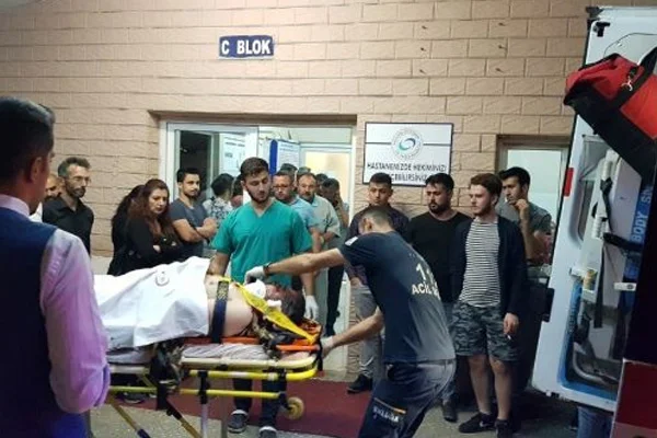 Manisa'da minibüs ile otomodil çarpıştı: 10 yaralı