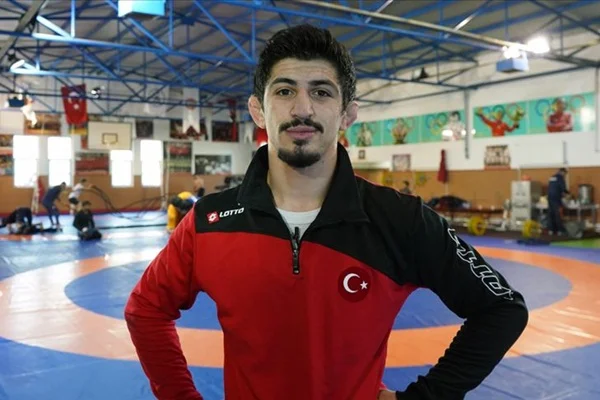 Milli güreşçi Kerem Kamal, dünya şampiyonu oldu