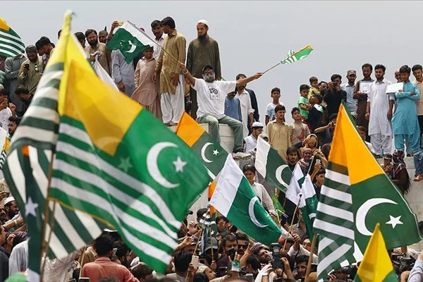 Pakistan halkı, Keşmirlilerle dayanışma için sokaklara çıktı