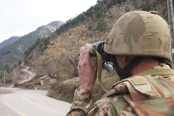Pakistan, Keşmir sınırında 'bölge halkının güvenliğini sağlamak için' yer altı sığınağı inşa edecek
