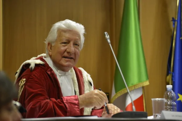 Papa suikastini araştıran İtalyan başsavcı hayatını kaybetti
