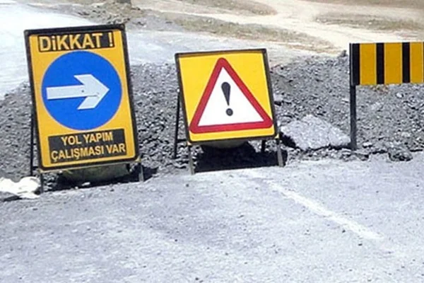 Pendik TEM-D100 bağlantı yolunda çalışma