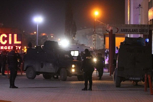 PKK'nın döşediği EYP sivil aracın geçişi sırasında patladı
