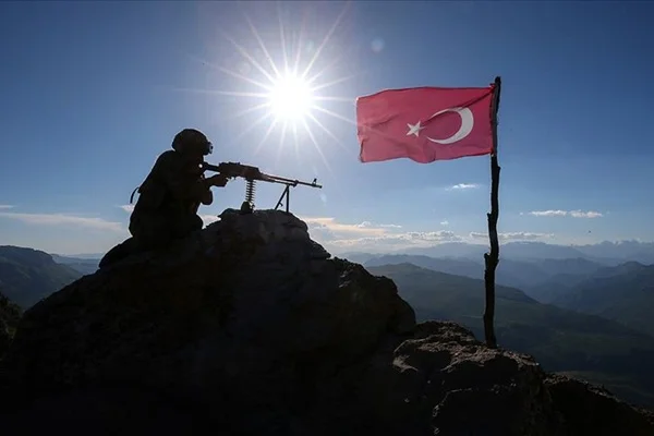 'PKK'nın infazdan korkan teröristler güvenlik güçlerine sığınıyor'