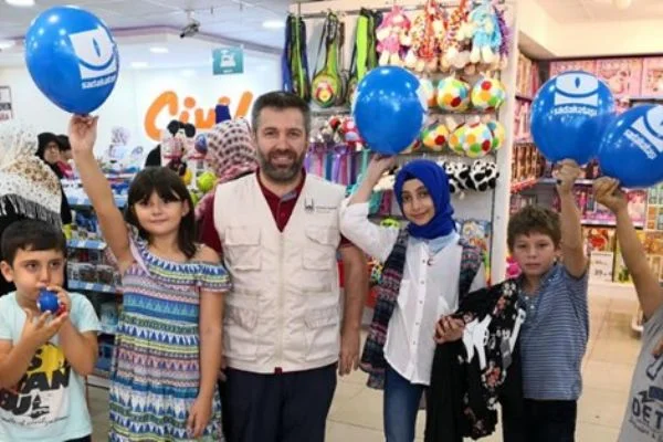 Sadakataşı Türkiye'de 500 çocuğa bayram sevinci yaşattı