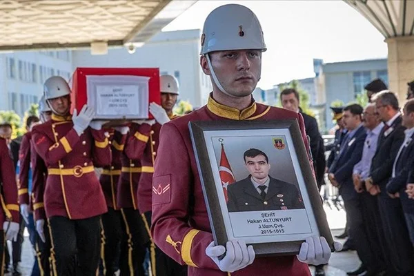 Şehit uzman çavuş son yolculuğuna uğurlandı