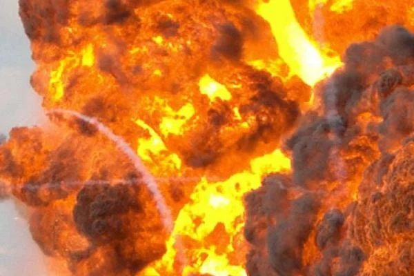 Şırnak'ta otoparkın yakıt tankerinde patlama