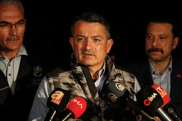 'Şu anda aktif 4 yangınla mücadele ediyoruz'