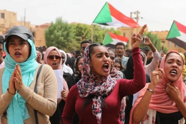 Sudan'da askerler ile muhalifler anlaştı