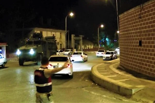 Suriye sınırına askeri sevkiyat sürüyor