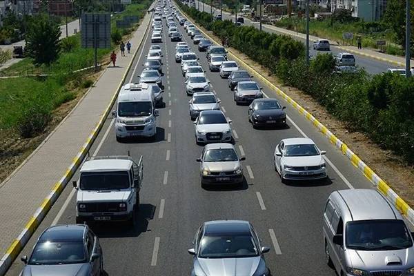 Tatilcilerin dönüş yolculuğu başladı