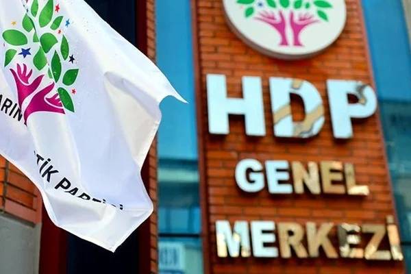 Terör soruşturması nedeniyle HDP'li 8 isim daha görevden alındı