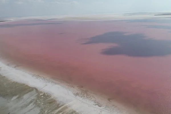 Tuz Gölü pembe renge büründü
