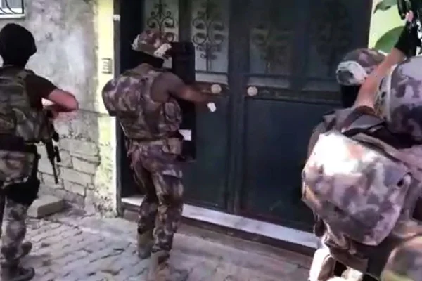 Van Belediyesi'nde PKK adına faaliyet yürüten 9 kişi gözaltında