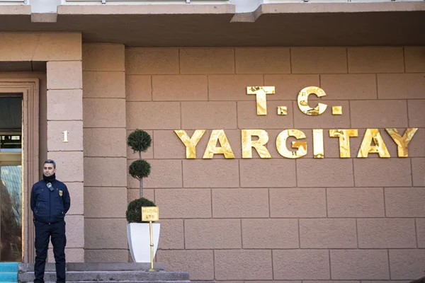 Yargıtay'dan önemli karar: Bilirkişi raporu hakimi bağlamaz