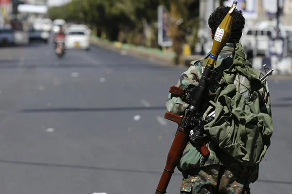 Yemen'de hükümet güçleri ile ayrılıkçılar çatışıyor