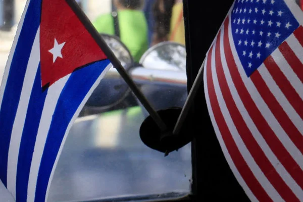 ABD 2 Kübalı diplomatın ülkeden ayrılmasını istedi