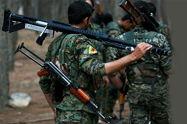 ABD'nin destek verdiği YPG'liler, Haseke'de rejim binalarını ele geçirdi!