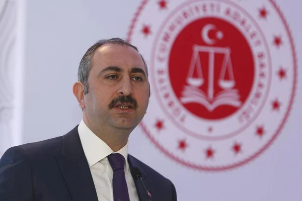 Adalet Bakanı'ndan yargıya yönelik 'FETÖ' suçlamalarına sert yanıt