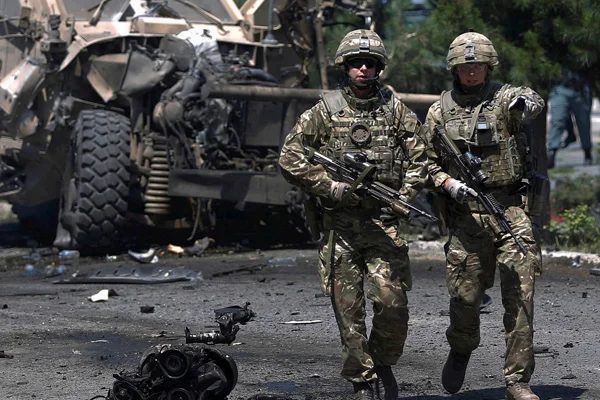 Afganistan'da NATO konvoyuna bombalı saldırı