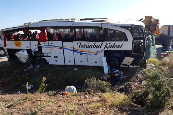 Afyonkarahisar'da feci kaza: Ölü ve yaralılar var