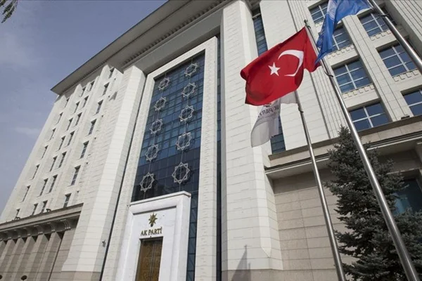 AK Parti kampa giriyor