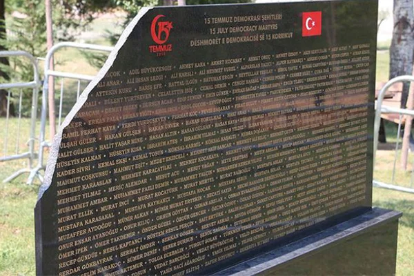 Arnavutluk'ta, 15 Temmuz Şehitler Anıtı'na çirkin saldırı!