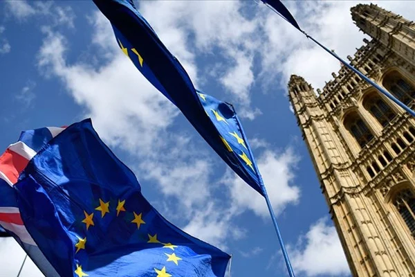 Avam Kamarası anlaşmasız Brexit'i önleyecek tasarıyı onayladı