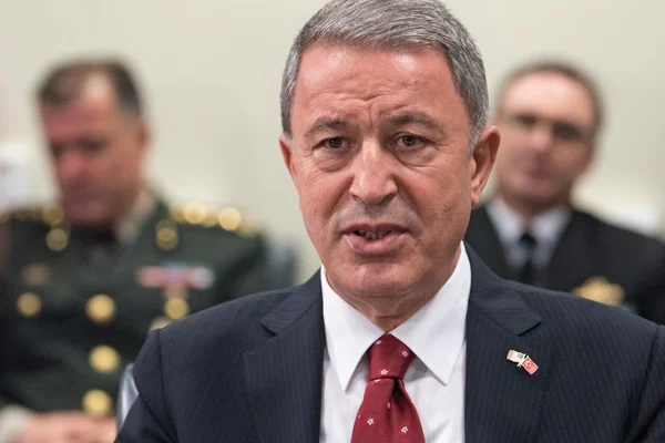 Bakan Akar açıkladı: Fırat'ın doğusuna devriye üsleri kurulacak