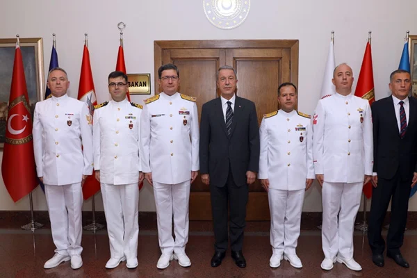 Bakan Akar'dan Deniz Kuvvetleri Komutanlığına ziyaret