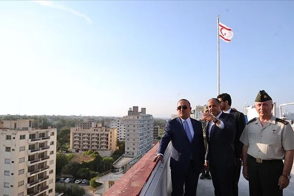Bakan Çavuşoğlu, kapalı Maraş'ı ziyaret etti
