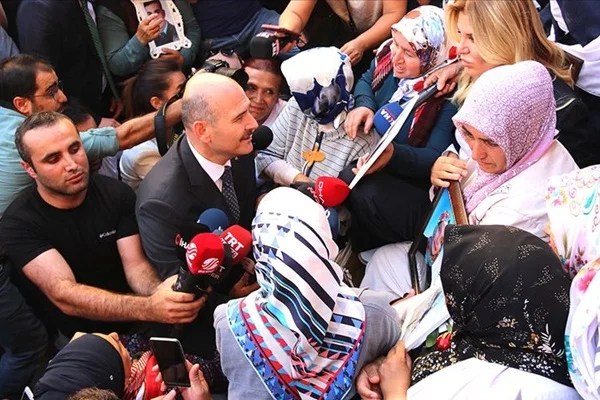 Bakan Süleyman Soylu'dan Diyarbakır annelerine ziyaret