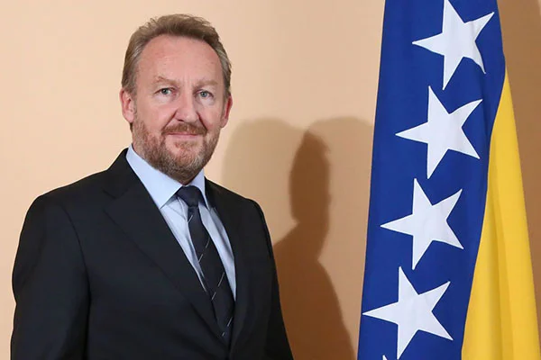 Bakir İzetbegoviç yeniden SDA genel başkanı seçildi