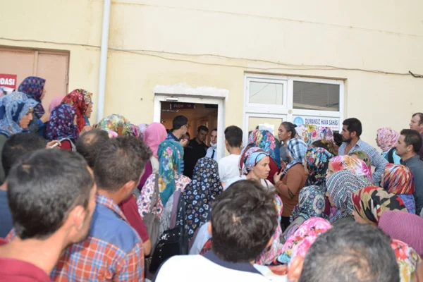 Balıkesir'de 98 öğrenci hastanelik oldu