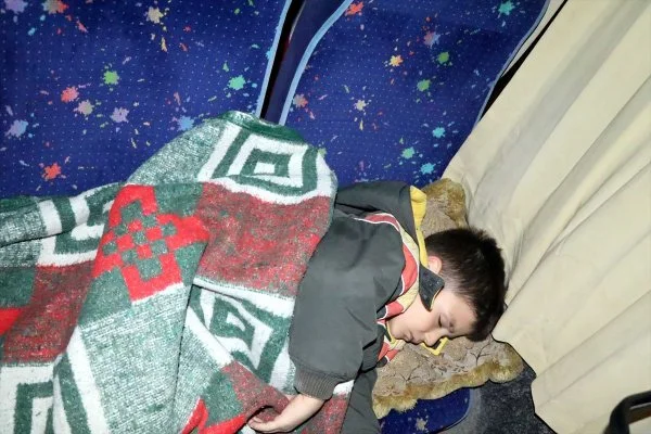 Çankırı'da halk geceyi dışarıda geçirdi