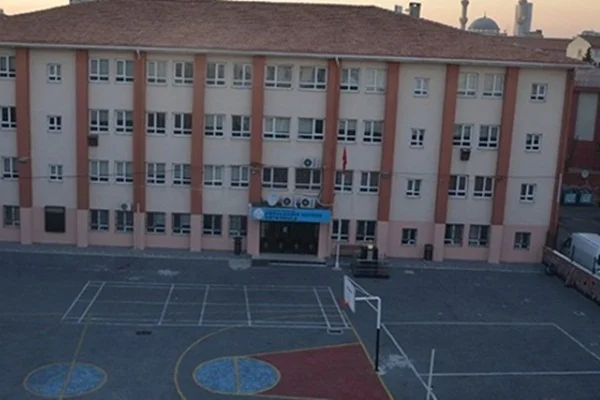 Depremde hasar gören okul için karar verildi