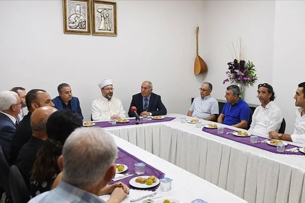 Diyanet İşleri Başkanı Ali Erbaş'tan Mersin Cemevi'ne ziyaret