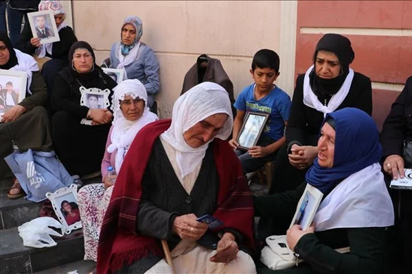 Diyarbakır annelerinden HDP Diyarbakır İl Başkanlığı hakkında suç duyurusu