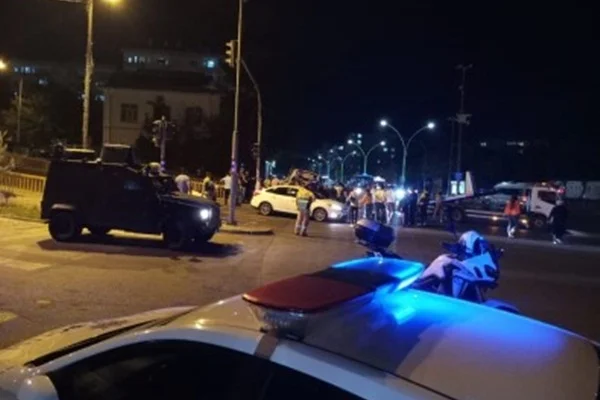 Diyarbakır'da sivil polis otosu kaza yaptı