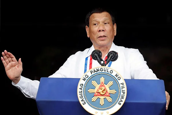 Duterte'den halkına garip talimat: Rüşvet isteyen memurları vurun ama öldürmeyin