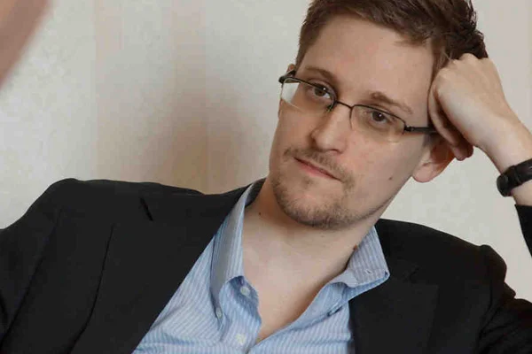 Edward Snowden Fransa'dan sığınma istiyor
