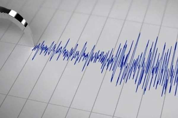 Endonezya'da 5,7 büyüklüğünde deprem