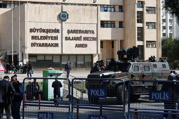 Görevden alınan HDP'li Belediye başkanları, Avrupa'dan destek istedi!