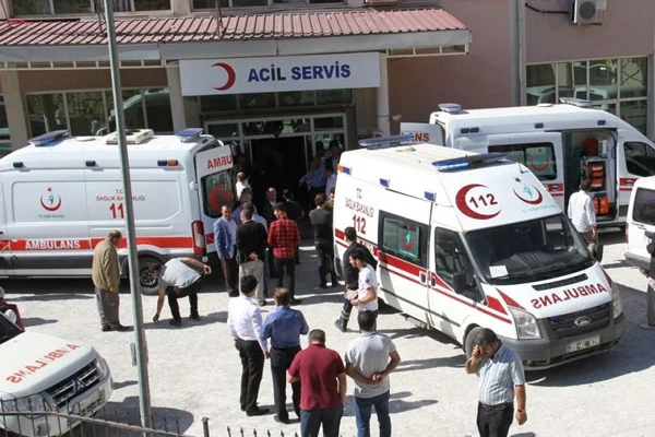 Hakkari'de öğrenci servisi şarampole devrildi: 3 ölü, 3 yaralı