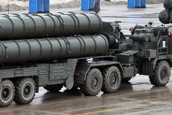 Hindistan S-400'lerin ilk ödemesini yaptı