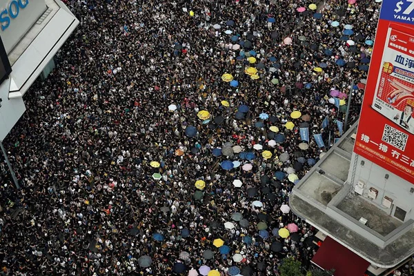 Hong Kong'da tartışmalı yasa tasarısının geri çekildiğini resmen açıklanması bekleniyor