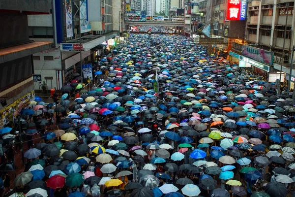 Hong Kong: Preotestolara sebep olan tasarıyı geri çekeceğiz